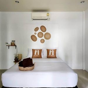Minnie Seaview Resort
